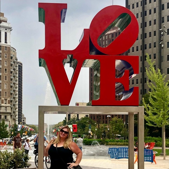 Meet your Posher, Tara 🍾🥂✨ - Picture 7 of 7